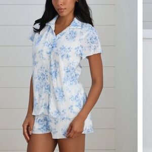 NWT Waverles PLEATED SHORT SET IN BLUE FLORAL size large